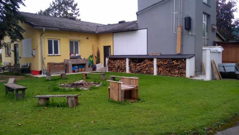 Lagerfeuerplatz, Außenwaschstelle