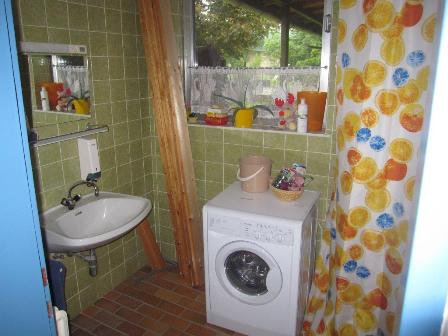 Waschraum mit Dusche